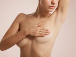 Jak długo po powiększeniu piersi uważa się je za udane?